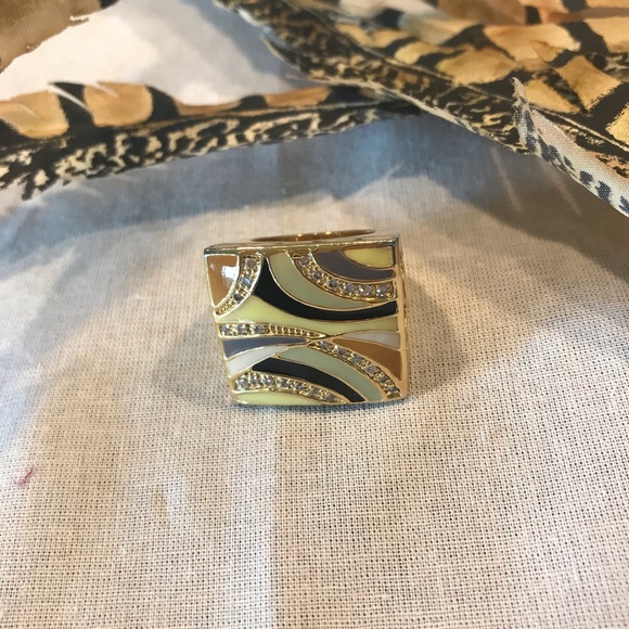 Large Statement Ring - Picture 2 of 3